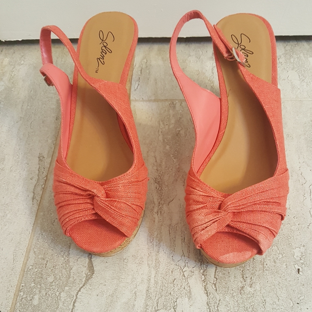 PINK SOLANZ HEELS SIZE 9.5